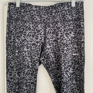 NIKE dry fit leggings in a grey leopard print - Medium & full length